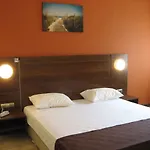 Hotel Satellite