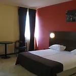 Hotel Satellite