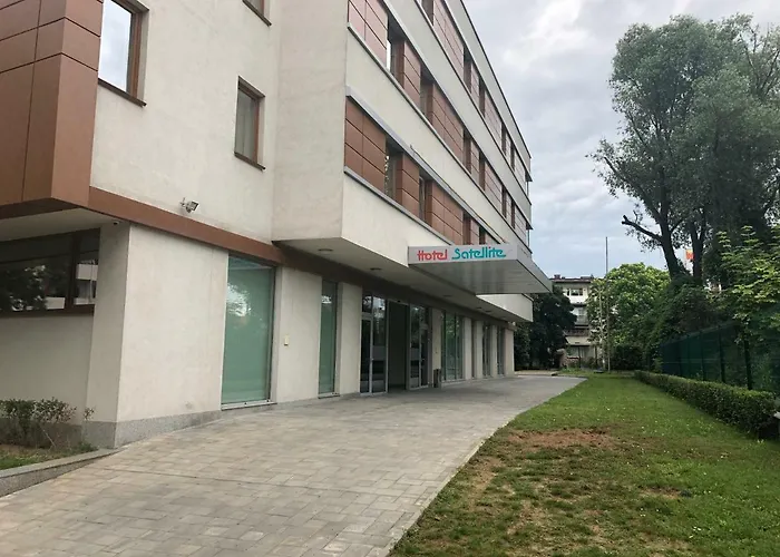 Hotel Satellite